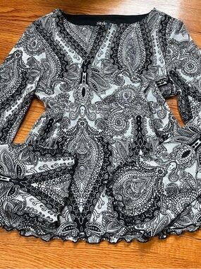 Style & Co. Black and White Paisley Bell Sleeve Lettuce Edge Long Sleeve Blouse